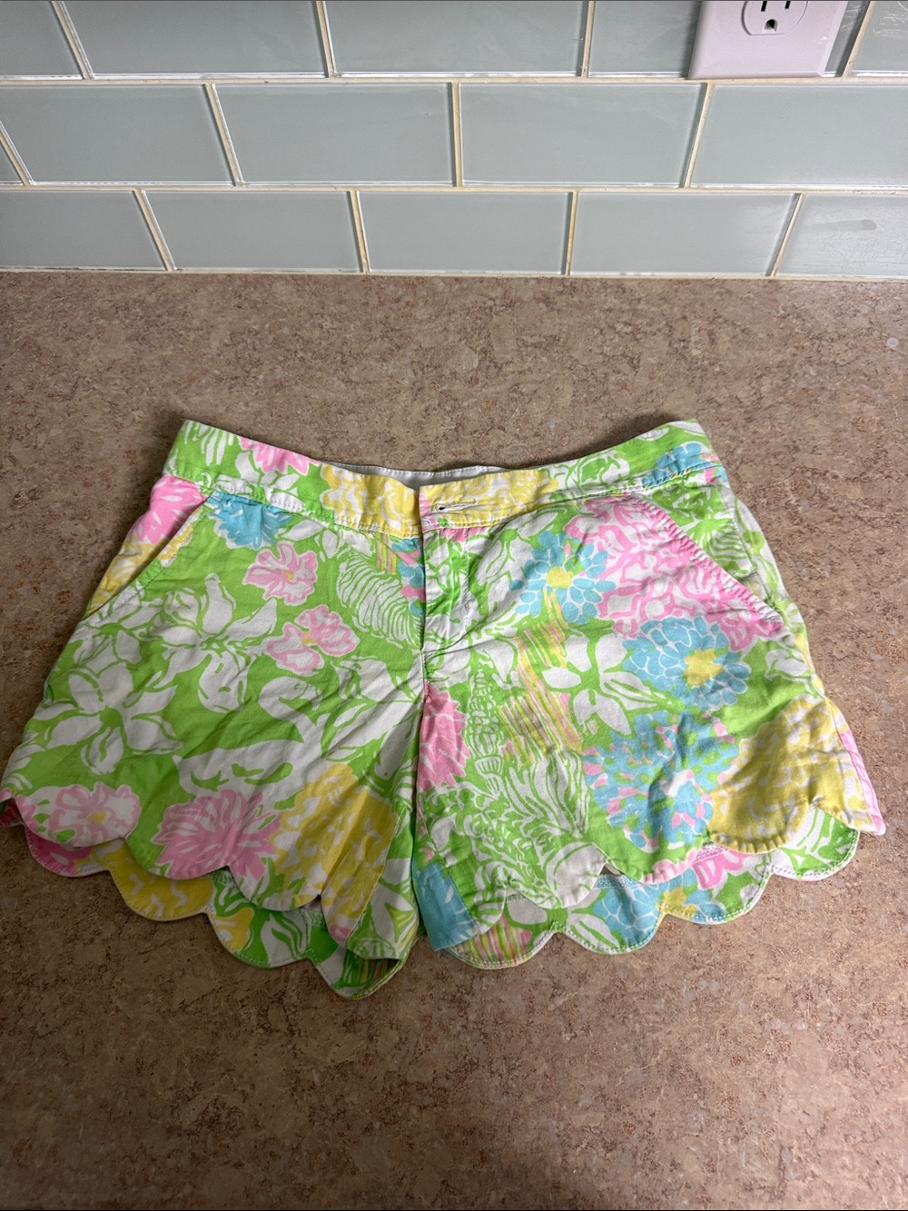 Lilly PulitzerFloral Scallop Hem Women's Shorts - Pastel Multi